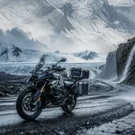 Road trip moto Islande : moto sur piste volcanique avec gravier et cascade