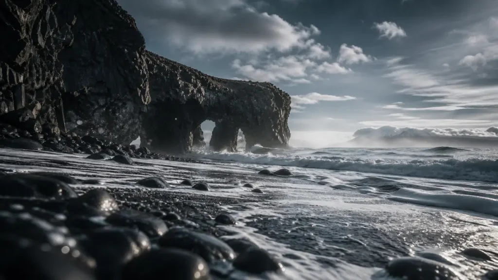 Plages noires et falaises volcaniques sur la Snaefellsnes Peninsula, Islande de l’Ouest