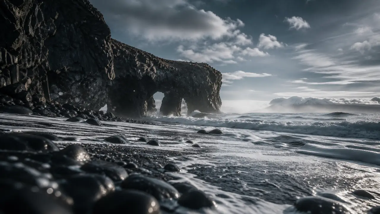 Plages noires et falaises volcaniques sur la Snaefellsnes Peninsula, Islande de l’Ouest
