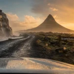 Snæfellsnes peninsula : route côtière et Kirkjufell au coucher du soleil