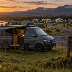Camping fludir islande, van et tentes près de la rivière Litla Laxá