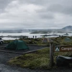 Camping myvatn islande : emplacements de tentes près du lac Mývatn, pancarte Camping Hlíð