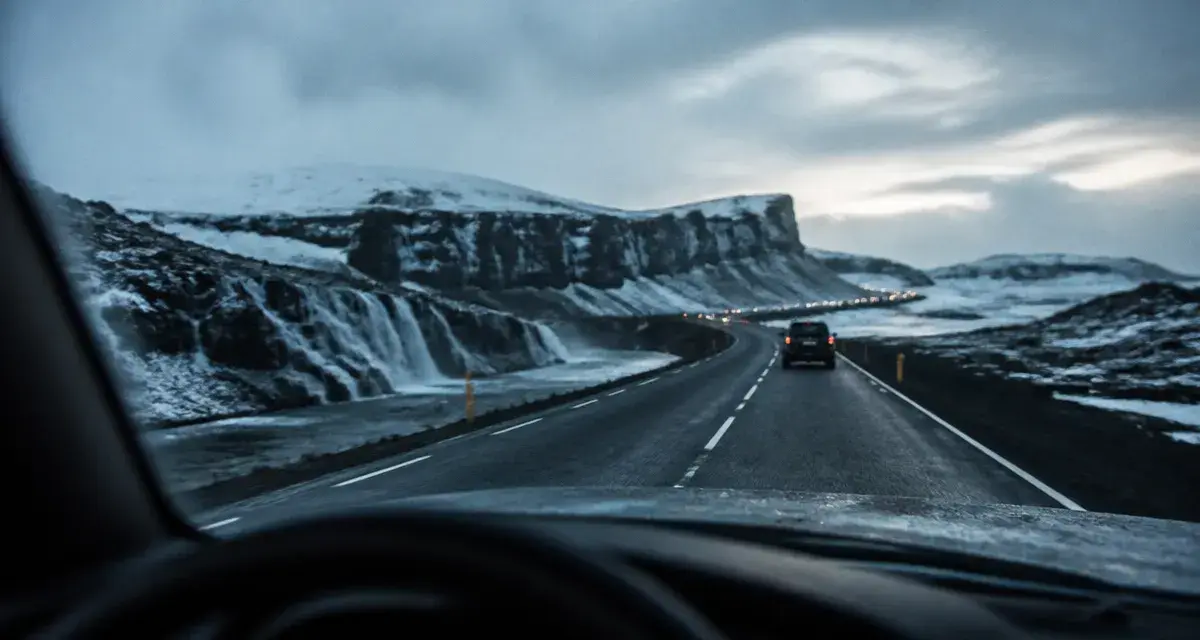 Road trip Islande 8 jours sur la route 1, cascades au loin