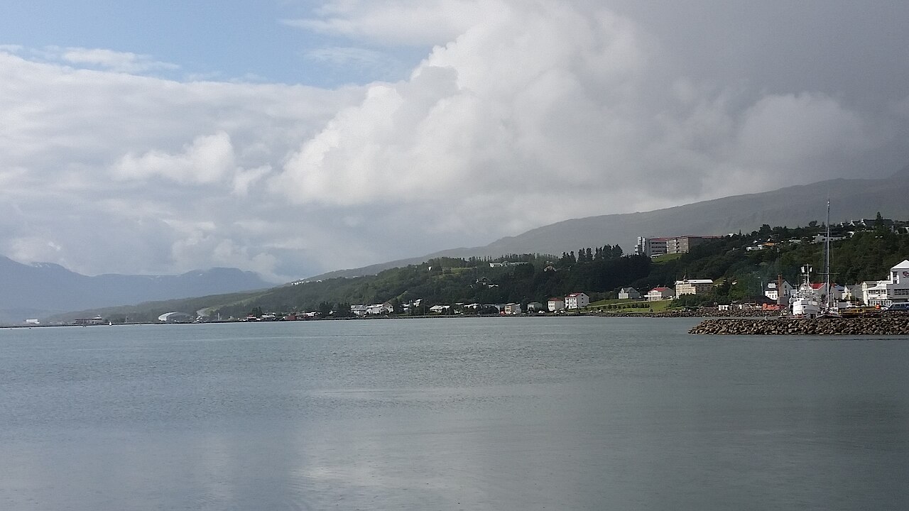 Le fjord Eyjafjörður et Akureyri, le paysage autour de Forest Lagoon.